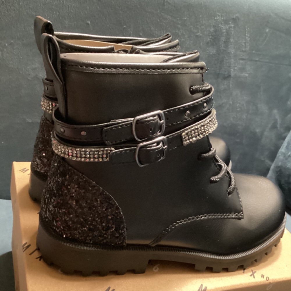 Girls Black Boots - Picture 12 of 16